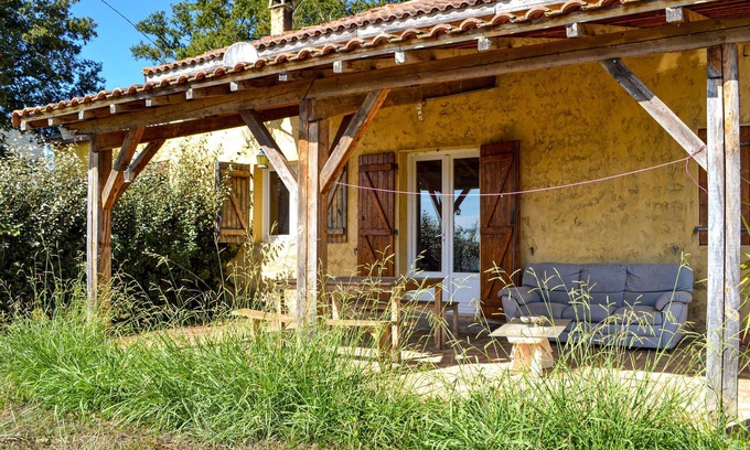 Gaujacq House | Are you dreaming of a relaxing vacation with southern flair? Then this quietly located country house