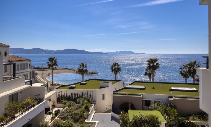 La Ciotat Apartment | Arello. Exceptional sea view, AC, beach access