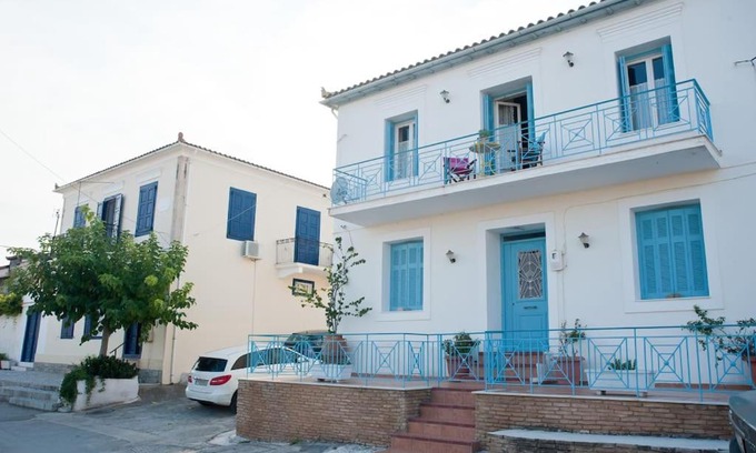 Galaxidi Apartment | Areti's Captain's House with Private Terrace