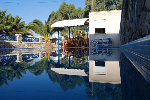 Perissa Apartment | Aretousa Villas