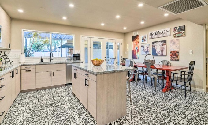 South Scottsdale House | Arizona Getaway about 3 Mi to Old Town Scottsdale