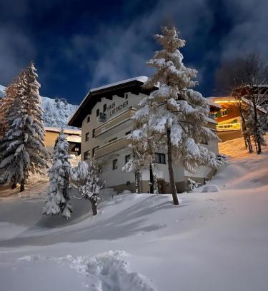 Stueben Bed & Breakfast | Arlberg Motel Ski-In & Ski-Out access to Austrias largest ski area