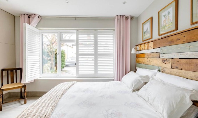 Woking House | Arlington - private room and en-suite