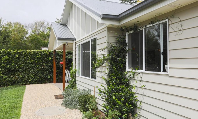 Armidale Bed & Breakfast | Armidale Cottage on Barney - House 2