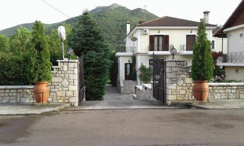 Klitoria Hotel | Aroanios Hotel