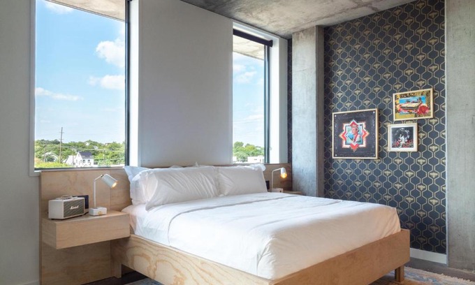 East Cesar Chavez Hotel | ARRIVE Austin