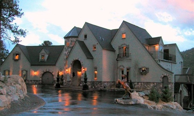 Doubleheader House | Arrowhead Manor Bed & Breakfast Inn & Event Center