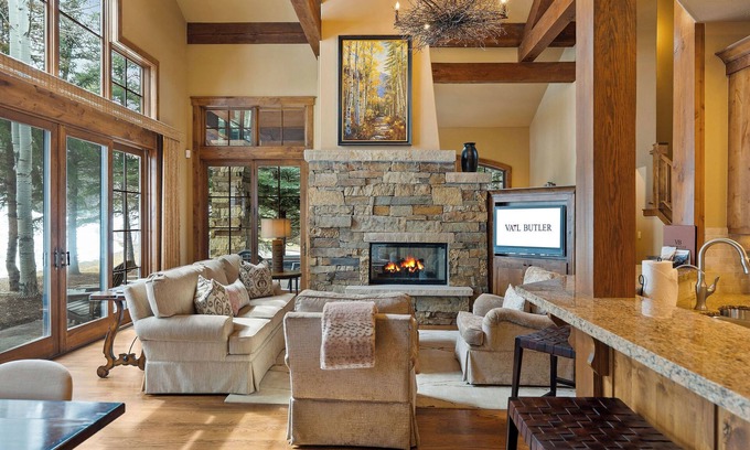 Edwards House | Arrowhead Retreat by Vail Butler - Walk to Lift!