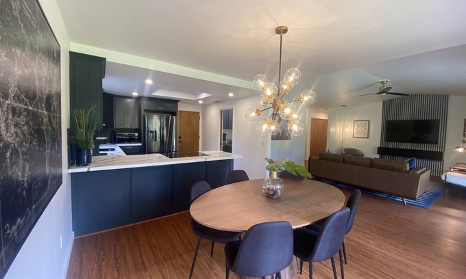 Columbia House | Arroyo Manor - Centrally Located