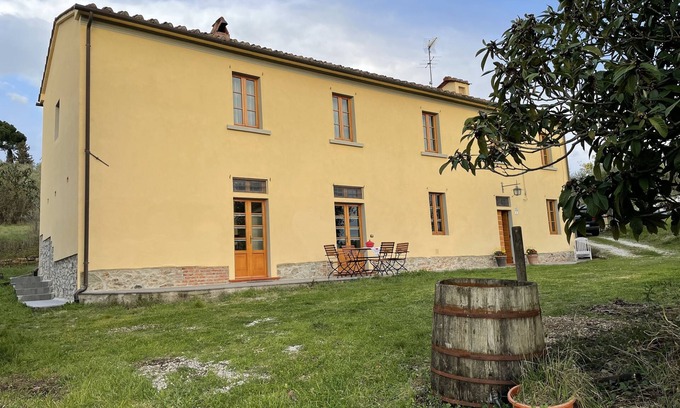 Pistoia House | Art Apartment Agriturismo Il Vecchio Merlo The heart of the Tuscan countryside.