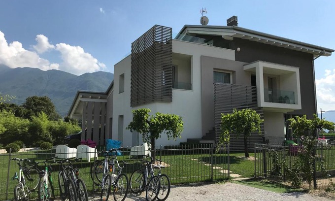 Costa Volpino Bed & Breakfast | Art B&B Design