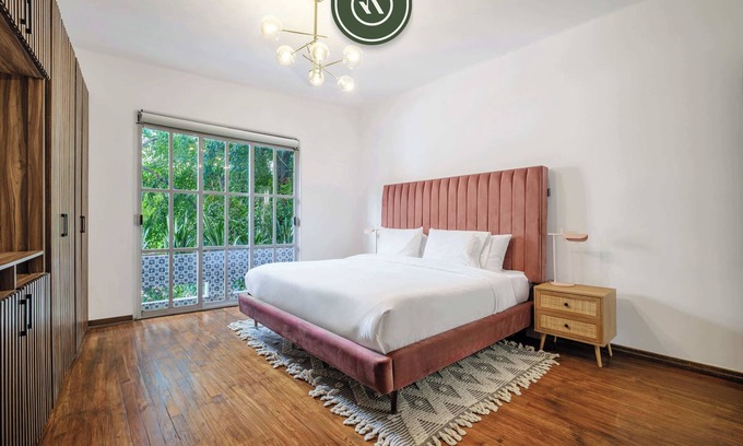 Miguel Hidalgo Apartment | Art Deco Style Condo 2min Walk to Lincoln Park