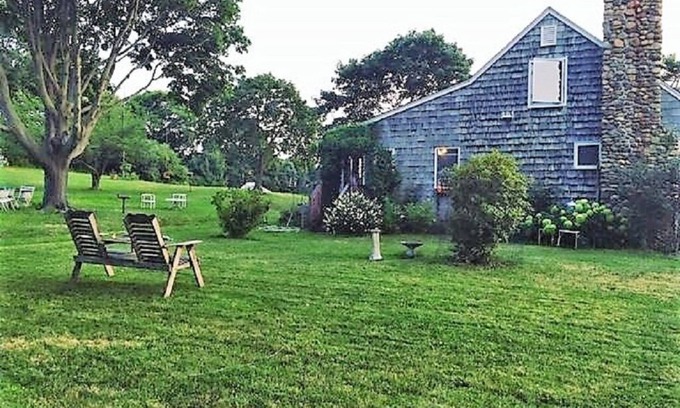 Northville House | Art filled house 3.5 acre. 1 min from beach
