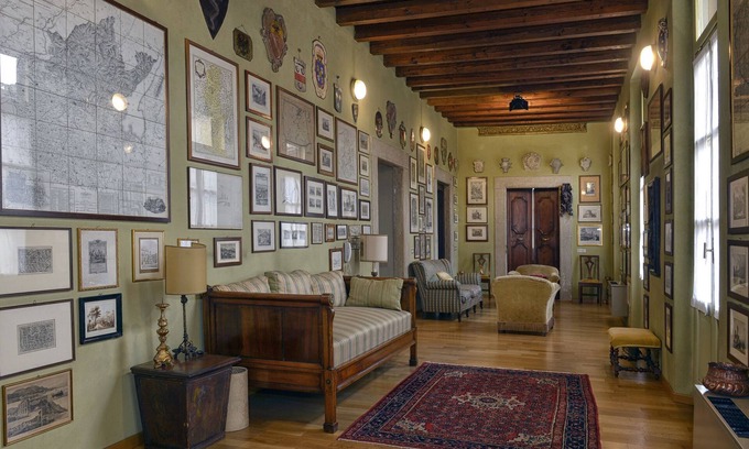 Brescia Antica Apartment | ART GALLERY APARTMENT IN CITY CENTER