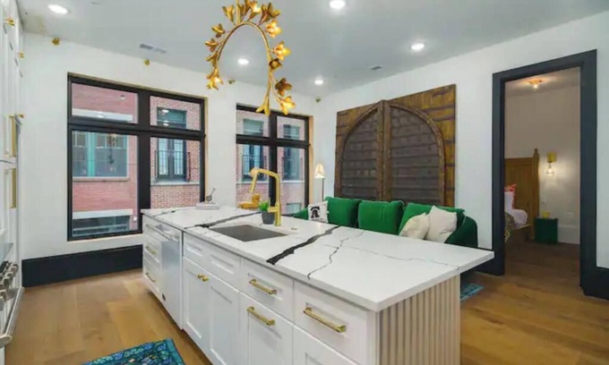 Fairmount Apartment | Art Museum Luxury One-Bedroom