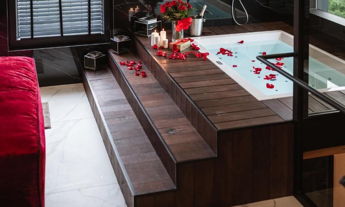 City Centre Apartment | Art Penthouse with Jacuzzi - Krakow Center