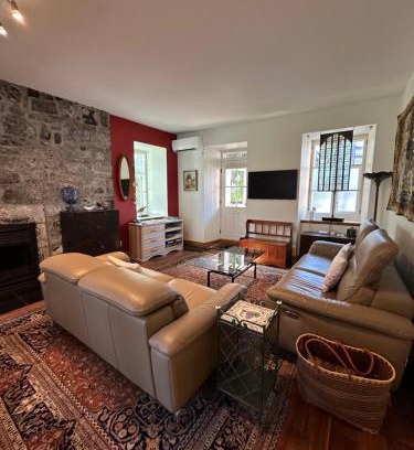 Vieux-Quebec-Cap-Blanc-colline Parlementaire Apartment | Artillery view Condo (free parking)