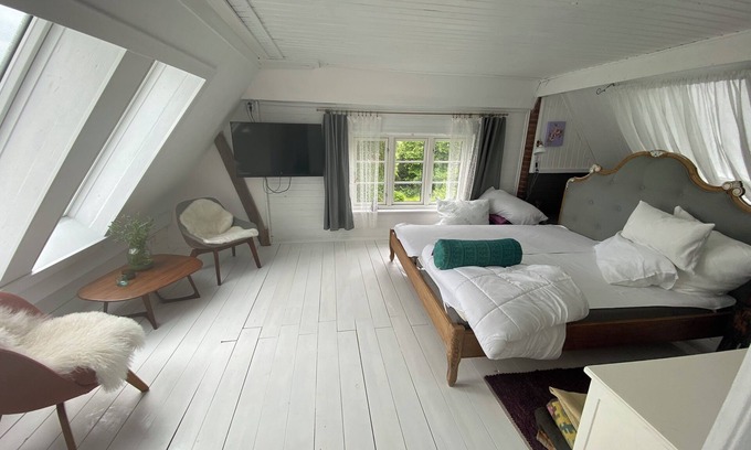 Stenderup Apartment | Artist Kate Villa Lilia - Living under the roof