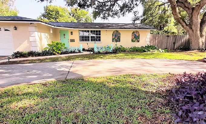 South Venice House | Artist owned home near beaches