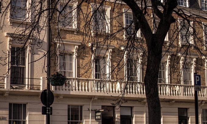 Warwick Hotel | Artist Residence London