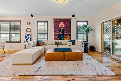 Leander House | Artist Retreat in North Austin - Endless Amenities