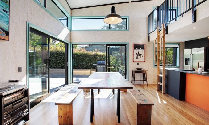 Torbay House | Artist's Colourful Casa with Spa Pool Near Beaches