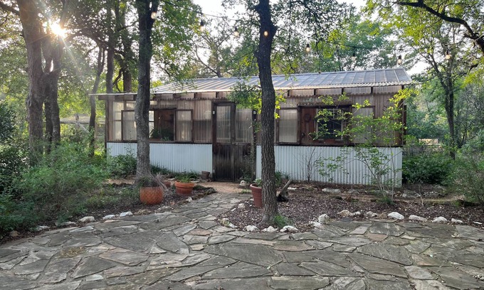 Austin Apartment | Artist's Country Retreat Bungalow with greenhouse!