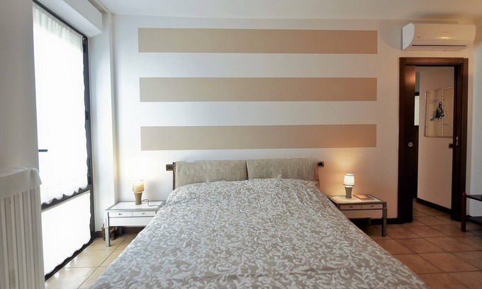 Greco Apartment | Artist's Garden Stylish flat with roof garden anf free garage
