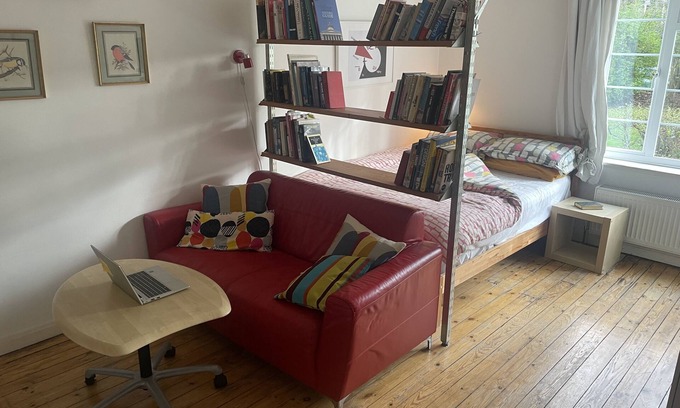 Wimbledon Apartment | Artistic, 1930's flat - 20 mins to Central London.