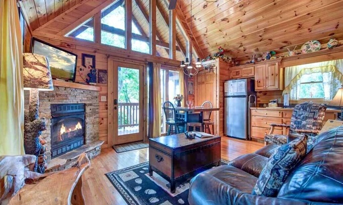 Black Bear Falls Cabin | Artistic Mountain | Private Hot Tub + Mtn Views & Game Room!