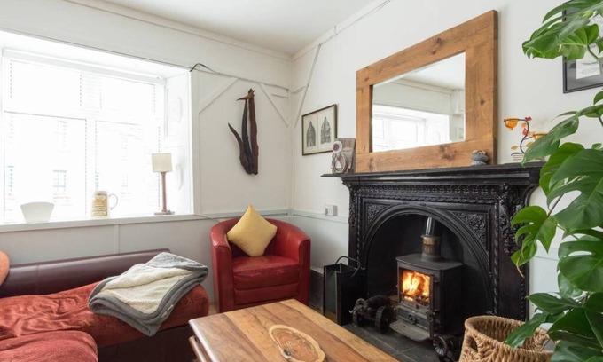 Kinvara Cottage | Artists Cove Perfect location in the Heart of Kinvara Explore and Unwind.