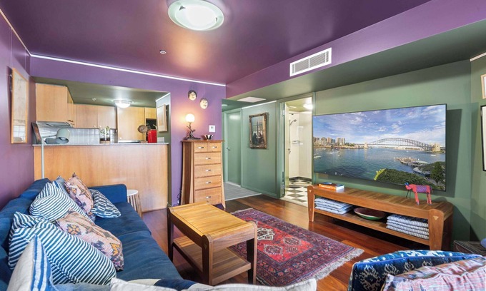 Potts Point Apartment | Artsy Boho Den in Iconic Fingerwharf, Woolloomoolo
