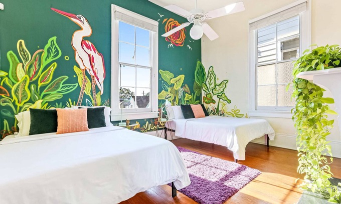 East Riverside Apartment | Artsy Magazine St | Grand Balcony | Great Location