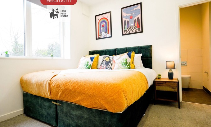 Stevenage Apartment | Artsy Modern Flat: Free Parking, Gym & Roof Garden
