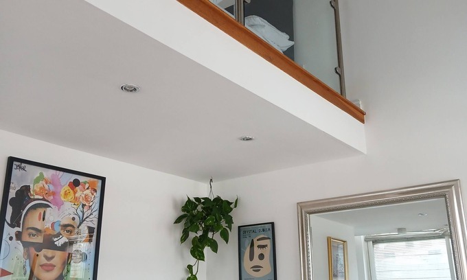Canton Apartment | Arty loft in central cardiff