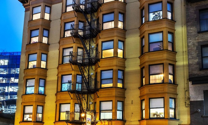 Downtown New Westminster Apartment | Arundel Mansion