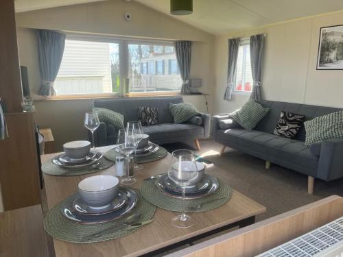 Sheerness House | Ashcroft Coast - 2 Bed - Sleeps 4 - Pets Ok