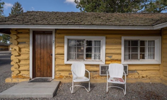Ashton House | Ashton Historic Log Cabins 7