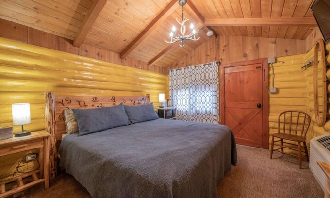 Ashton House | Ashton Historic Log Cabin 9