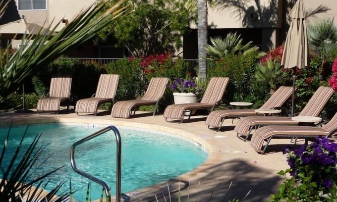 Central Scottsdale Condo | Ask about off season rates! Restaurants, golf, shops and more really close by.