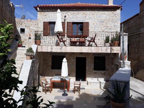Oitylo House | Aspasia House