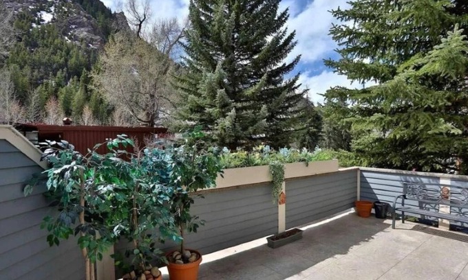 West End Condo | Aspen Core Penthouse Condo - 2br/2ba - Huge Balcony - Quiet Building - LOOK!