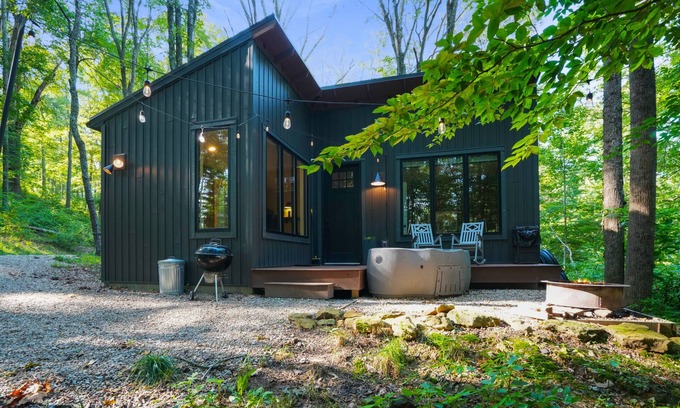 New Plymouth Cabin | Aspen Haus | Hocking Hills