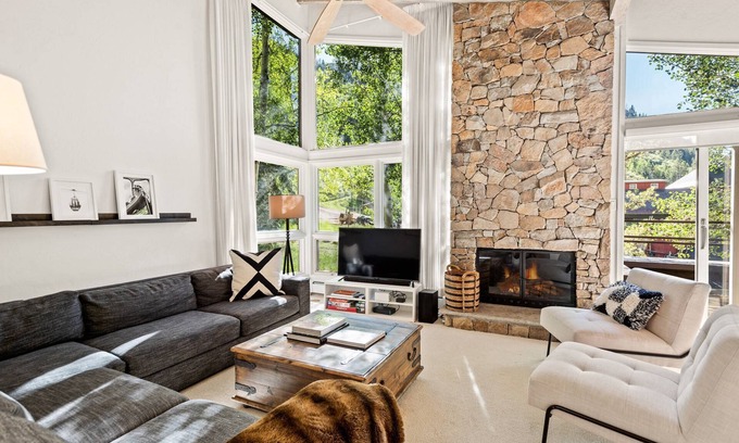 Aspen Condo | Aspen Mountain! Air Conditioning. Incredible Views. Gas FP, Balcony, Garage, Parking, Pool/Hot Tub