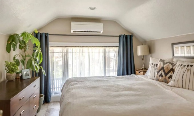 Franklin Apartment | Aspenwood Manor- Calm and cute 1.5 bedroom Apt -Yosemite Falls