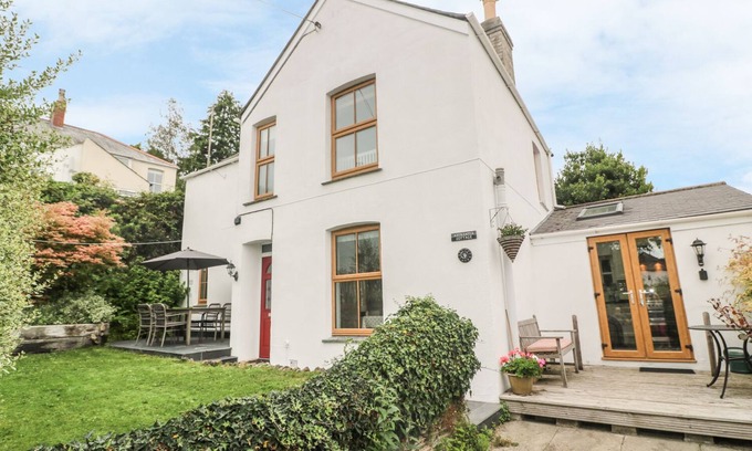 Lostwithiel Cottage | ASTRANTIA COTTAGE, family friendly, with open fire in Lostwithiel