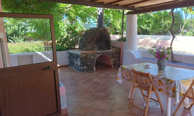 Filicudi Apartment | At Fabrizio's house app il Forno