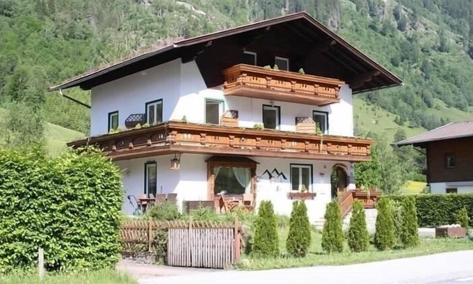 Fusch an der Grossglocknerstrasse House | Holiday house Fusch an der Großglocknerstraße for 4 - 12 persons with 5 bedrooms - Holiday house