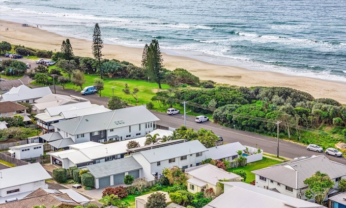North Creek House | At the Beach - Easy Style Holiday Accommodation Across the Road from the Beach