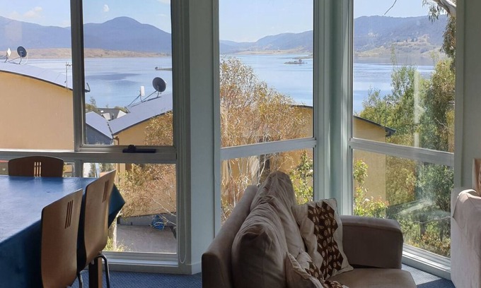 East Jindabyne House | Atelier Ciel free standing house amazing lake views